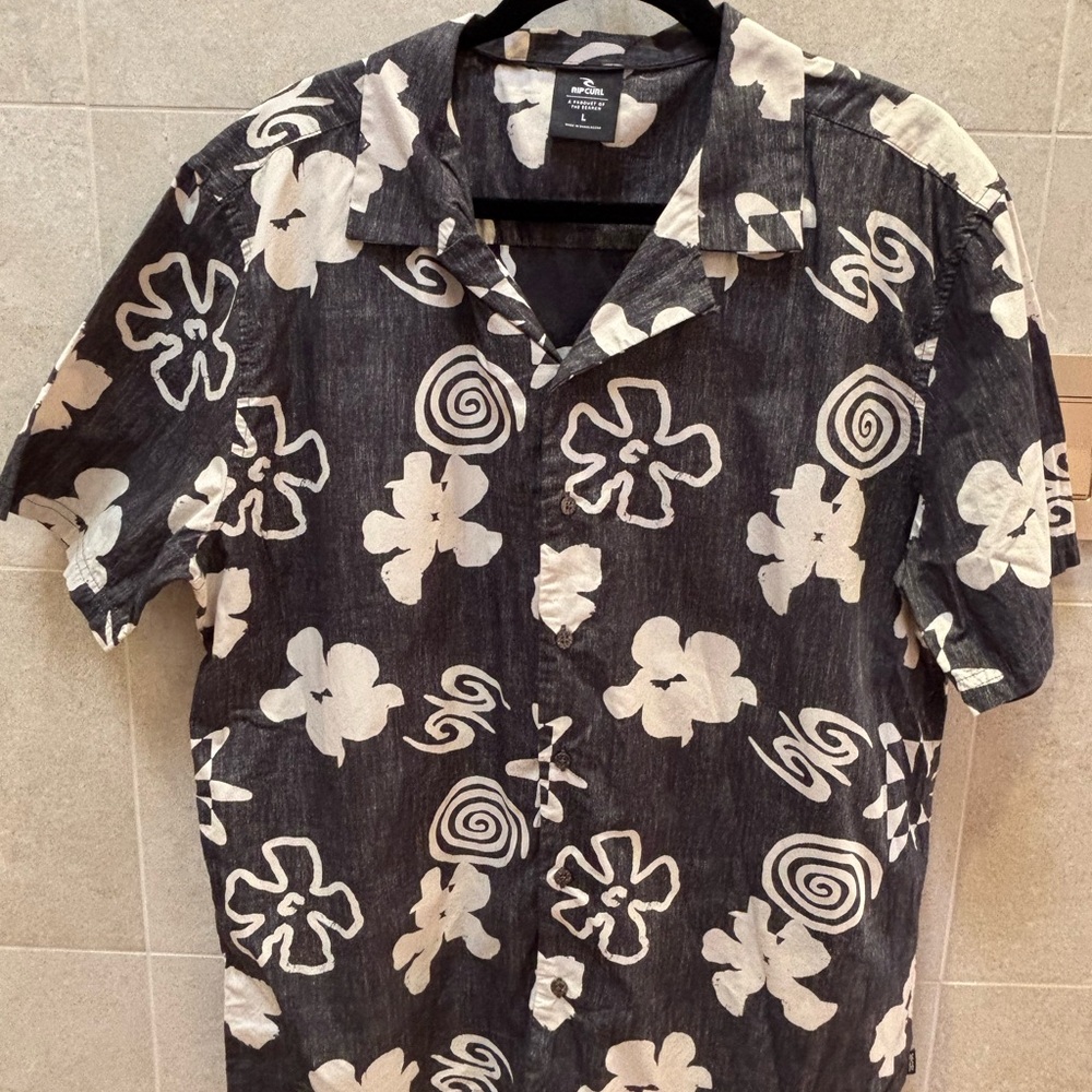 Rip Curl Men’s Washed Black Floral Button-Up Shirt Size L